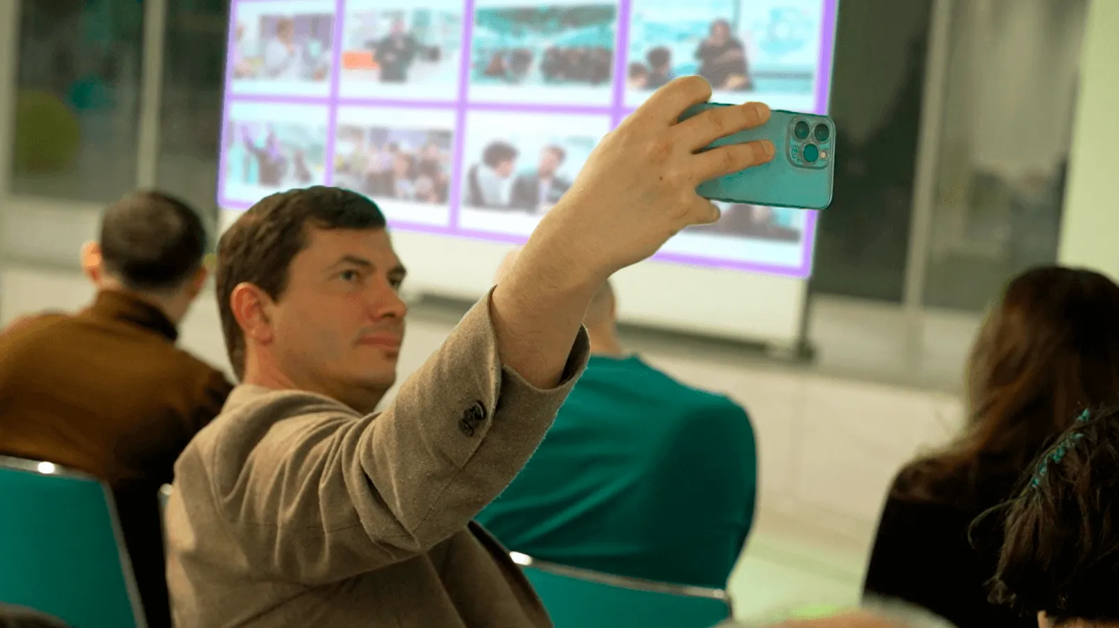 СОЦИАЛЬНАЯ СТЕНА